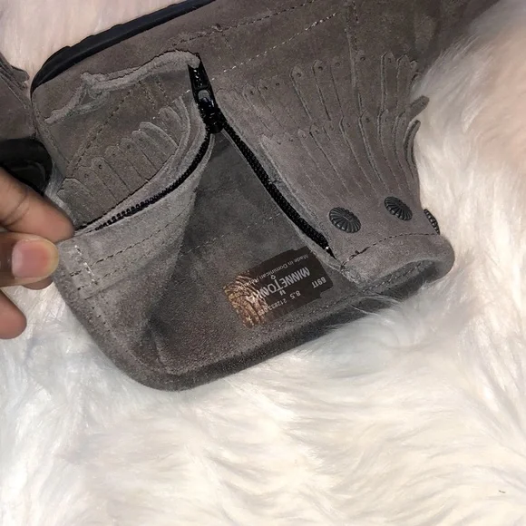 MINNETONKA ~ DOUBLE FRINGE SIDE ZIP MOCCASINS - Picture 7 of 9